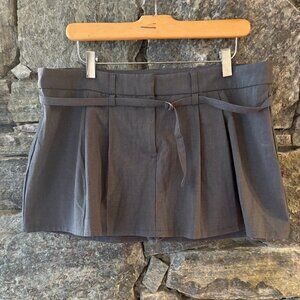 GARAGE PLEATED GRAY MINISKIRT/ MINISKORT WITH BELT SZ L - NWOT